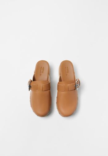 KIDS/ BUCKLE STUDDED LEATHER CLOGS (SZ 4)