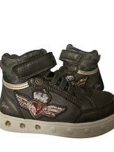 Load image into Gallery viewer, GEOX RESPIRA LIGHT UP HIGH TOP SNEAKERS (SZ 10)