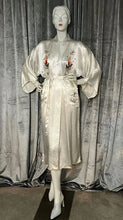 Load image into Gallery viewer, BEAUTIFUL 1960S Ivory Silk Kimono Robe Hand Embroidered