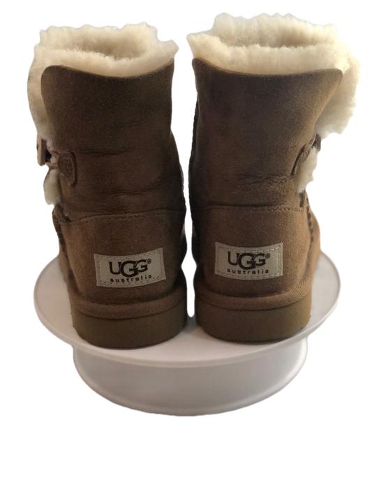 UGG BAILEY BUTTON II BOOT (SZ 9)