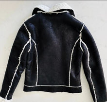 Cargar imagen en el visor de la galería, SPLENDED GIRLS&#39; FAUX SHEARLING MOTO JACKET (SZ 12)
