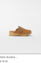 Load image into Gallery viewer, KIDS/ BUCKLE STUDDED LEATHER CLOGS (SZ 4)
