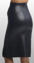 Cargar imagen en el visor de la galería, Commando Fx Leather Slit Midi Skirt (SZ L)
