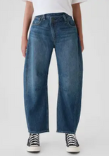 Load image into Gallery viewer, Gap Kids Horseshoe Jeans (SZ 12)

