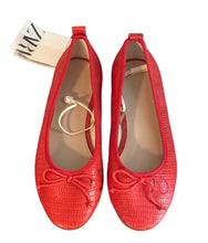 Load image into Gallery viewer, ZARA RED TEXTURED FLATS (SZ 32)
