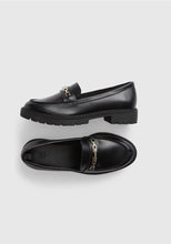 Load image into Gallery viewer, GAP KIDS LOAFERS (SZ 4)
