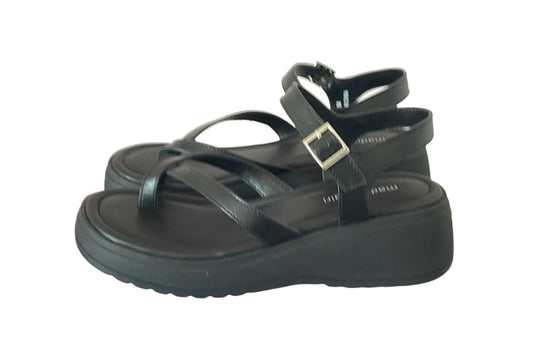 Madden Girl Star Black Wedge  (SZ 4)