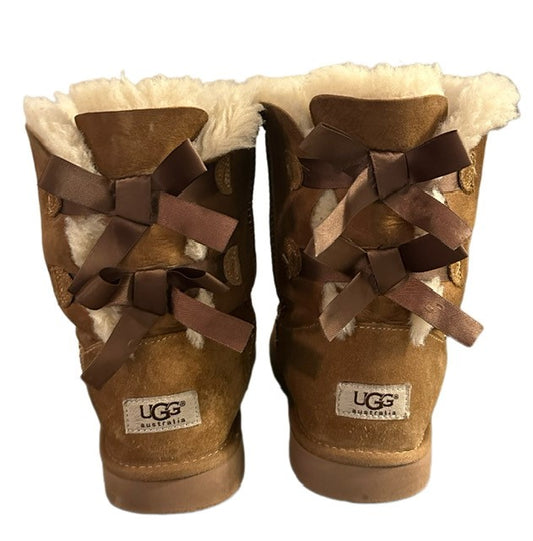 Girl's Bailey Bow II UGG BOOT (SZ 6)