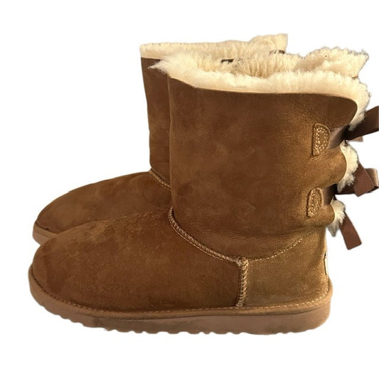 Girl's Bailey Bow II UGG BOOT (SZ 6)