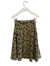 Load image into Gallery viewer, LULAROE AZZURE SKIRT (SZ 6)
