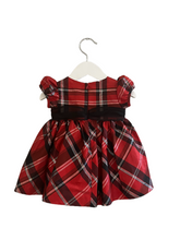 Cargar imagen en el visor de la galería, BONNIE BABY RED PLAID DRESS (SZ 6-9 MONTHS)
