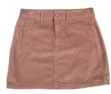 Cargar imagen en el visor de la galería, SO PINK CORDUROY SKIRT (SZ 16)
