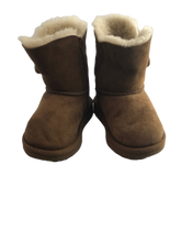 Load image into Gallery viewer, UGG BAILEY BUTTON II BOOT (SZ 9)
