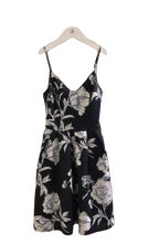Cargar imagen en el visor de la galería, SOPRANO BLUE FLORAL DRESS (SZ XS)
