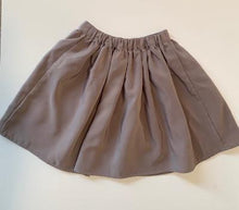Load image into Gallery viewer, AMERICAN APPAREL SKIRT (SZ 6)
